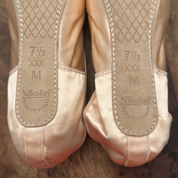 brand new Nikolay 3007 pointe shoes (7 1/2, XXX, M) - Picture 6 of 12